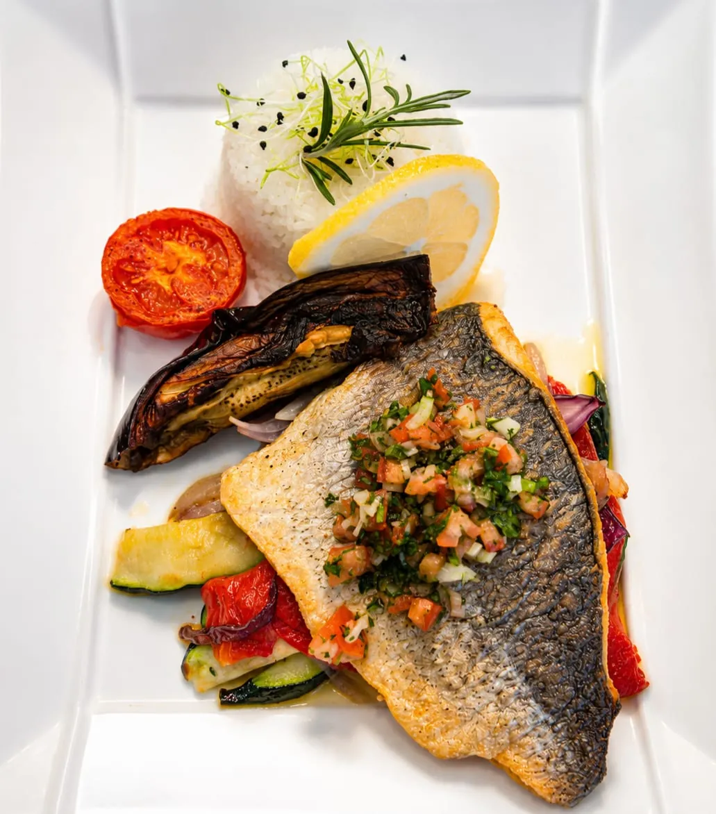 Filet de bar, riz et légumes